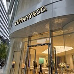 Tiffany Blue Box Café - 1階のショップからエレベーターで4階のカフェへ