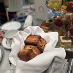 Tiffany Blue Box Café - スコーンはしっとりふんわりとして美味しいです