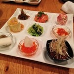 SUSUKINO いとや - おつまみ9品　No.2　奥中はささみキムチ、奥右は葉山葵チーズと生ハムの団子　　2015.01.14