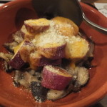 ハマヅィ - サツマイモとキノコ　チェダーチーズのオーブン焼き