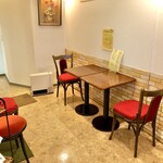 プチローズ - ✨店内（テーブル席1）✨