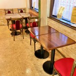 プチローズ - ✨店内（テーブル席2）✨