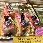 プチローズ - ✨店内（ショーケース内ケーキ2）✨