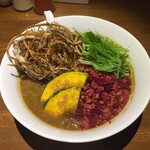 雨は、やさしく - カレーラーメン粗挽きRED