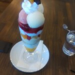 クリクリ - 苺と柑橘のパフェ¥1300(〜2026.2.23)