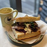 GOODIES RIVERSIDE STAND - ローストビーフサンド