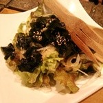 とりあえず吾平 - 生わかめの手もみサラダ