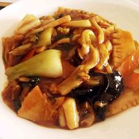 謝朋殿 幕張店 - 五目焼きそばアップ