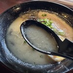 博多豚骨ラーメン ブタになります。 - 料理