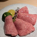 焼肉 神楽 -  極 黒タン 3,800円 