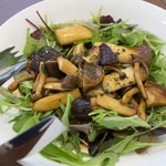 ビーダブリュー カフェ - きのこのホットサラダ