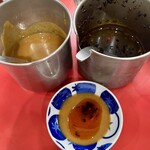 ギョーザ専門店イチロー - 味噌だれとラー油で頂く