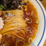 生姜醤油専門 我武者羅 - すっきりした醤油スープ。