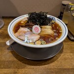 生姜醤油専門 我武者羅 - 生姜醤油ラーメン+大盛+岩海苔。