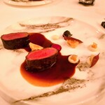 シェ オリビエ - 鳥取県産鹿もも肉、菊芋×プラム×クランベリー×ポワブラードソース