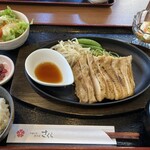 ダイニング&鉄板焼 さくら - 「山賊焼ランチ」(税込1,320円)