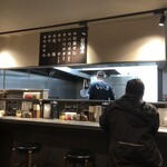 博多長浜らーめん いっき - 店内から見た厨房の様子