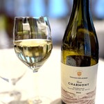 シェ・イノ - おまかせ＃１ エドゥアール・ドロネーの「キュヴェ・シャルモン」ブルゴーニュ・オート・コート・ド・ニュイ・ブラン 2022 柑橘やナッティーなニュアンス。 濃いブドウ、繊細な花の香りも。