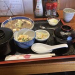 かしの木　千 - モツ煮込み定食