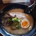 博多豚骨ラーメン ブタになります。 - 
