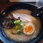 博多豚骨ラーメン ブタになります。 - 