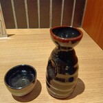 炭火と串焼きと肴 原価酒場 イロ鶏ドリ - 日本酒　雨後の月　燗