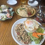 カフィアライム - ガパオライスとタッパイ