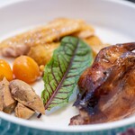 館山美食倶楽部 - 2026.2 比内地鶏の塩釜焼き（骨付きもも肉、手羽、白レバー、砂肝、きんかん）｜脆皮乳鳩（クリスピー鳩）