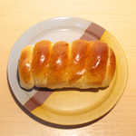 広進堂 - 恋人パン（￥180）。なんとなく、中身が想像できそうな命名です(^-^)