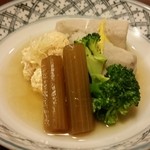 みよし寿司 - 鯛の子とエビイモの煮物
      