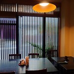 お料理ひろせ - 玄関入ってすぐの席。