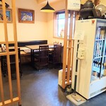 お料理ひろせ - 玄関入って右の客席。