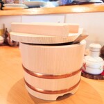 お料理ひろせ - "ご飯"は、"お櫃"での提供。