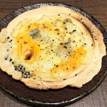 CHOYTTO CONCEPT - 南部せんべいミニピザ（クアトロフォルマッジ）：580円