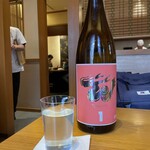 わたべ - 福島県産の日本酒出してくれたよ。ちょろっと写ってるのなジュニアさん(目の保養)。