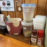 鍋焼きラーメン千秋 - ご飯にふりかけもあり！