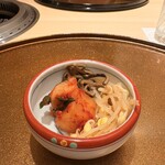 新宿 うしみつ - キムチ盛り