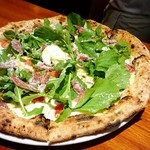 ピッツェリア ダ・アオキ タッポスト - トリュフサラミとオリーブペースト、チェリートマトのピッツァ