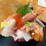 魚屋直営食堂　魚まる - 海鮮丼(中)