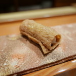 鮨 おさむ - おさむ特製いなり寿司。わさびと黒ごまが入ってます。