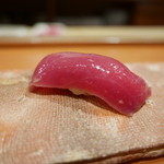 鮨 おさむ - マグロ赤身の煎り酒づけ。