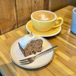 エリック・ローズ - ・フラットホホワイト
      ・キャロットケーキ