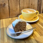 エリック・ローズ - ・フラットホホワイト
      ・キャロットケーキ