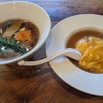 THE 富士 - 個性的な器に入ったラーメンと天津飯