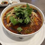 四川 郷土菜 シャンバァロウ - ラム肉の火鍋仕立ての激辛麺