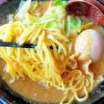 麺処 田ぶし 湘南台店 - 2026年2月12日(木)   肉盛り味噌ラーメン コシのある自家製麺。