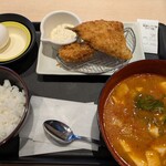 松のや - 鶏豆腐キムチチゲ海鮮（カキ１ケ、アジ１枚）定食（小）