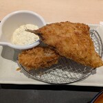 松のや - カキ１ケ、アジ１枚