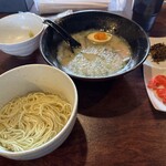 博多豚骨ラーメン ブタになります。 - 料理