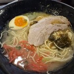 博多豚骨ラーメン ブタになります。 - 料理